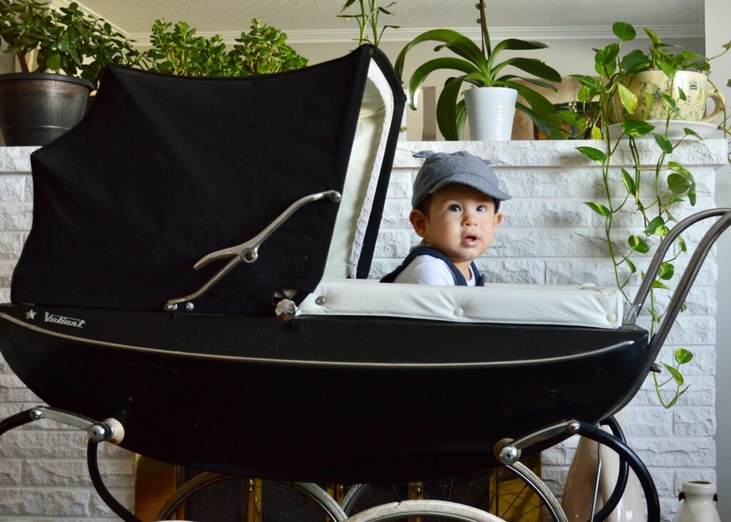 Comfortable and secure stroller for newborns