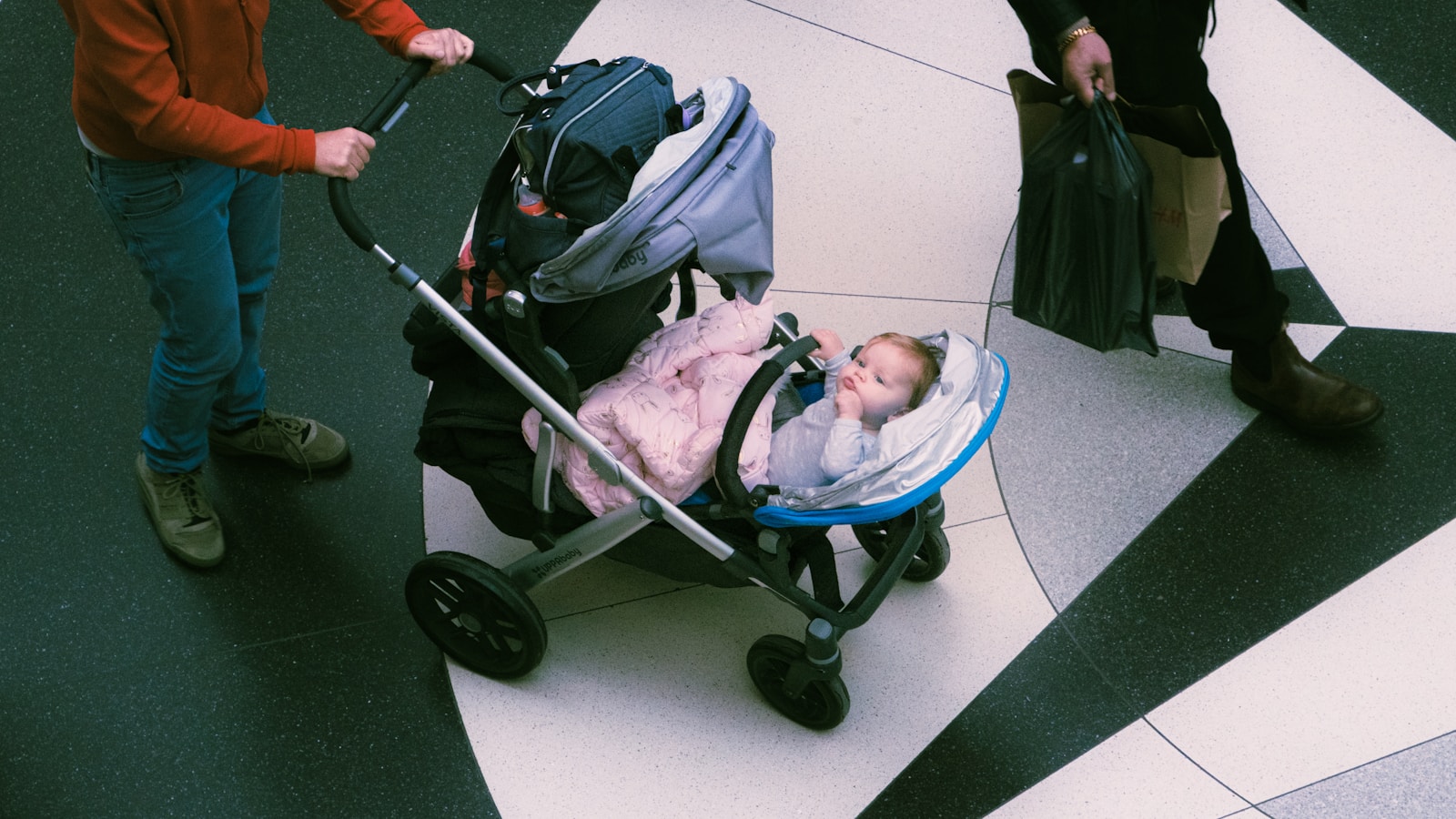 Best strollers for shopping malls with comfortable seats, storage baskets and easy maneuverability